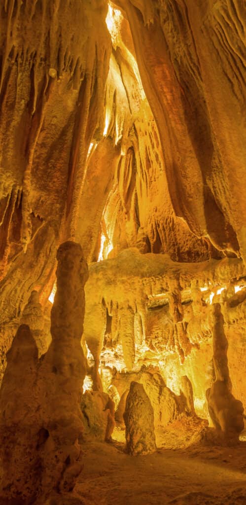 обои сталактиты в пещере