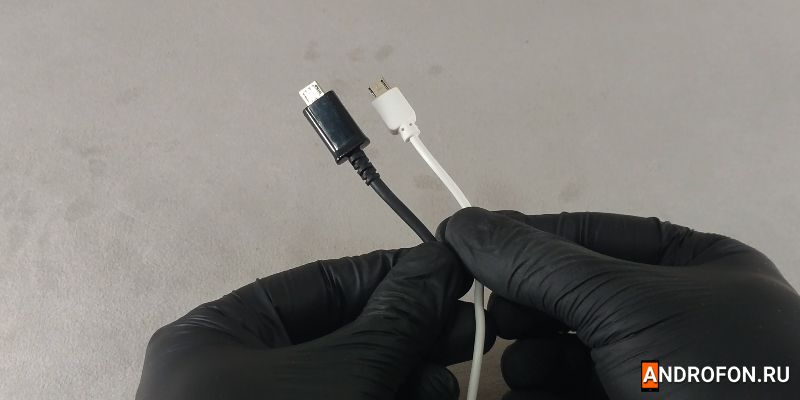 Дешевые USB кабели не подходящие для зарядки телефона.