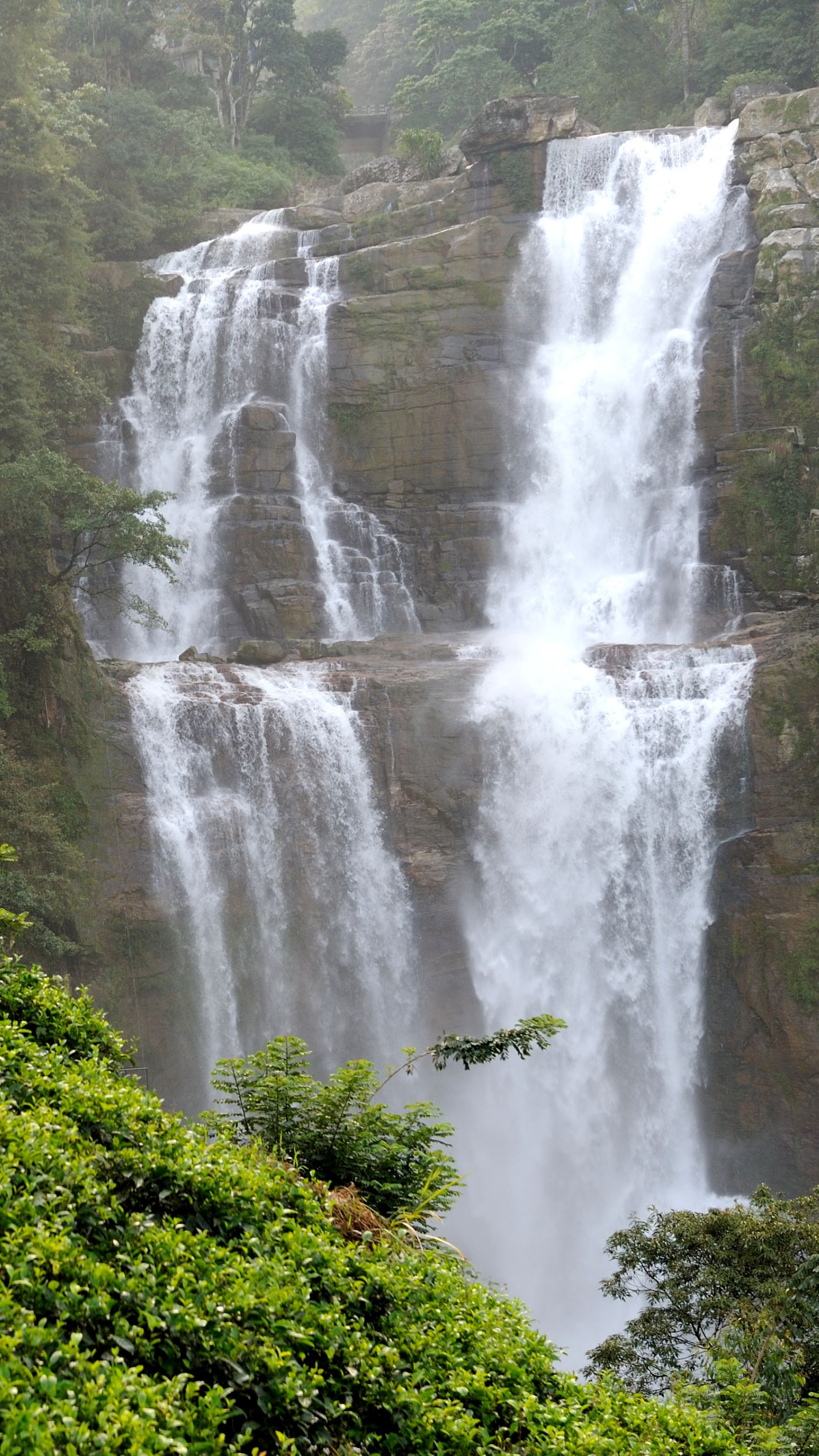 обои ступенчатый водопад